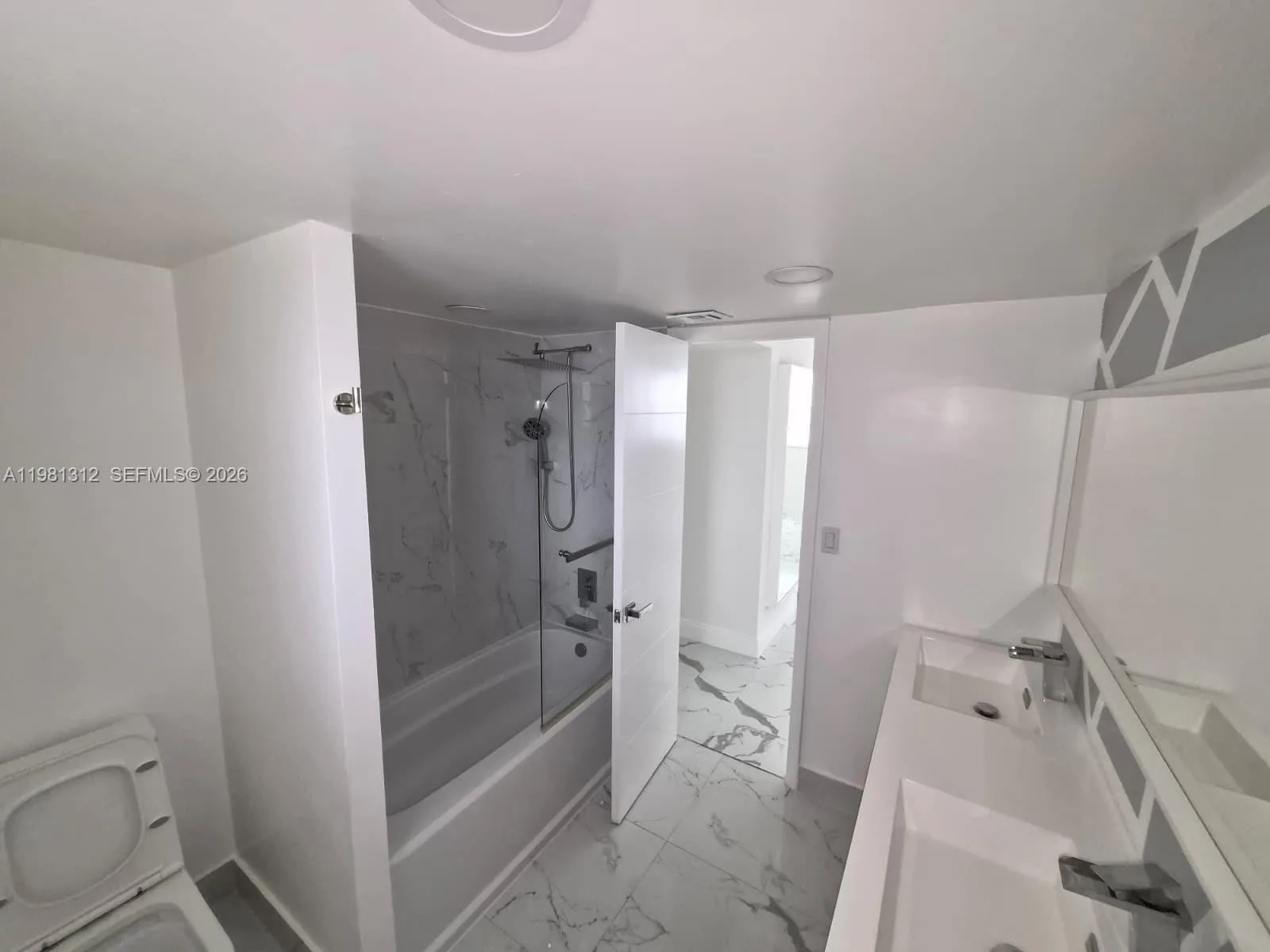 16410 Miami Dr # 304, North Miami Beach, FL 33162 photo 4