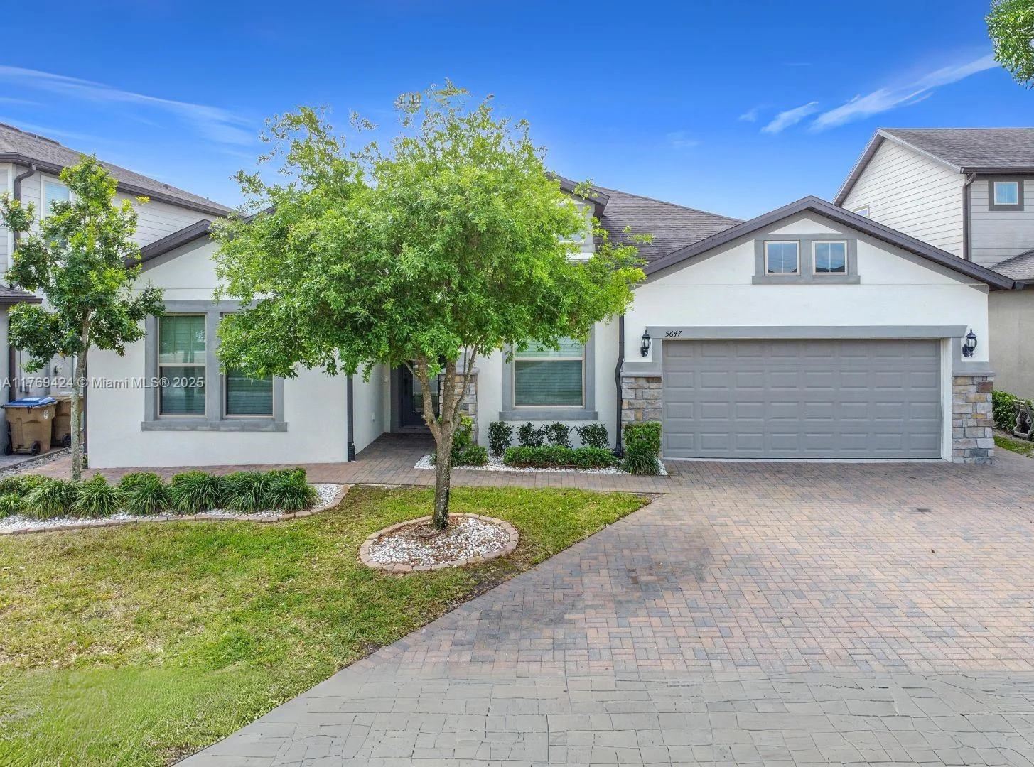 5647 Barletta Drive, Saint Cloud, FL 34771 photo 4