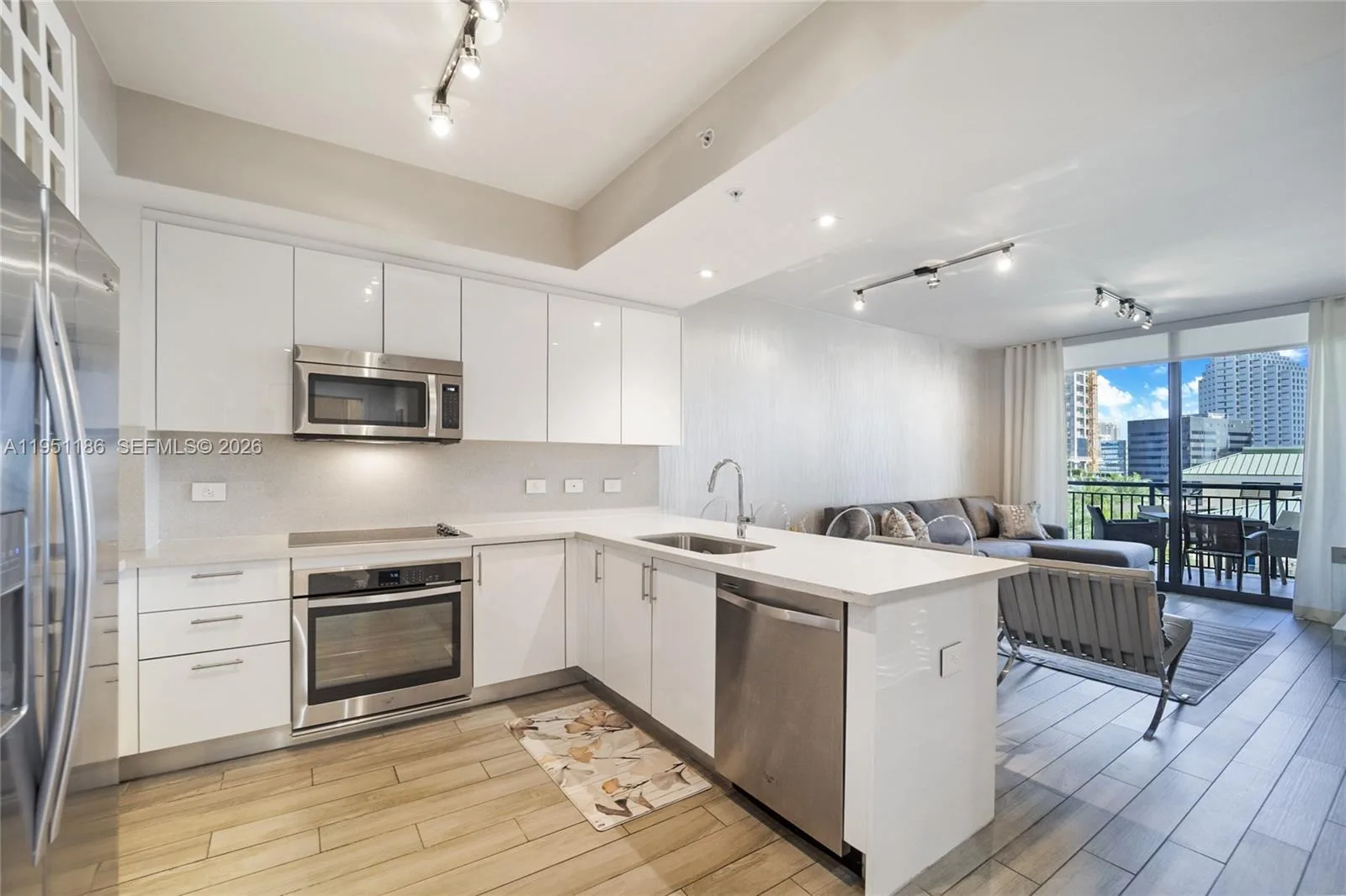 999 SW 1st Ave # 1208, Miami, FL 33130 photo 4