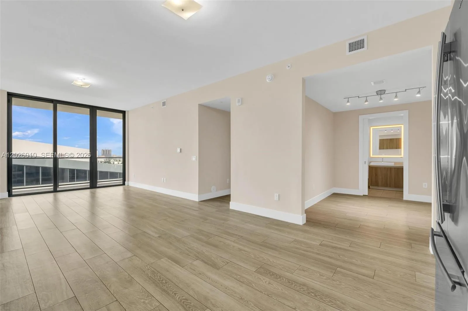 2960 NE 207th St # 1108, Aventura, FL 33180 photo 9