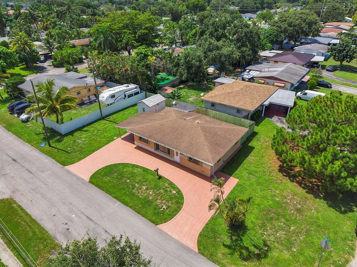 2100 N 57TH Avenue, Hollywood, FL 33021 photo 5