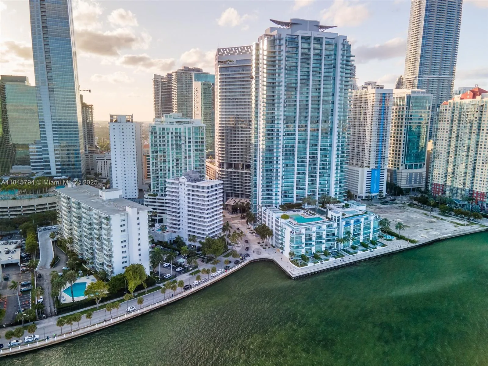 170 SE 14th St # 2806, Miami, FL 33131
