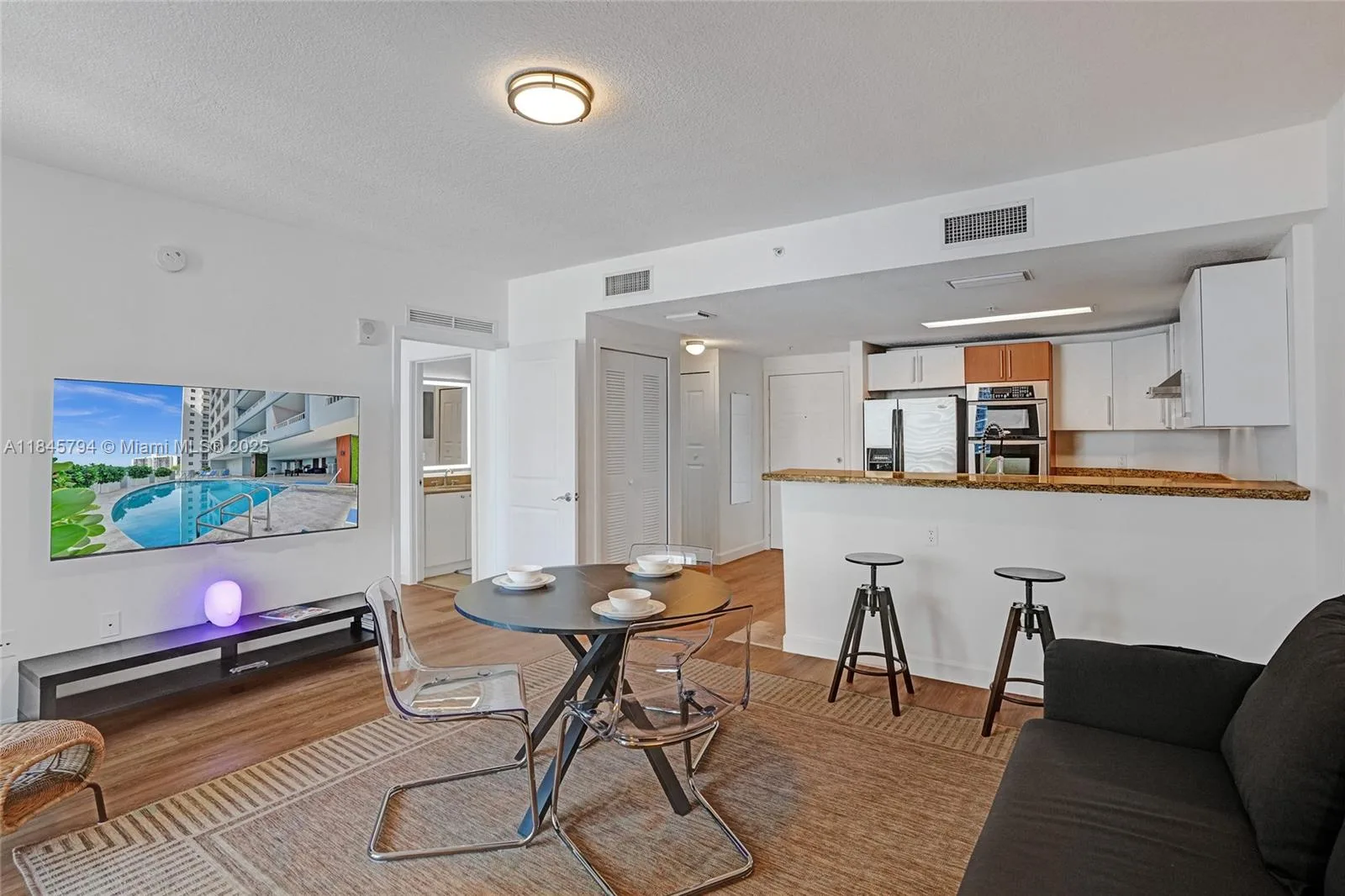170 SE 14th St # 2806, Miami, FL 33131 photo 3