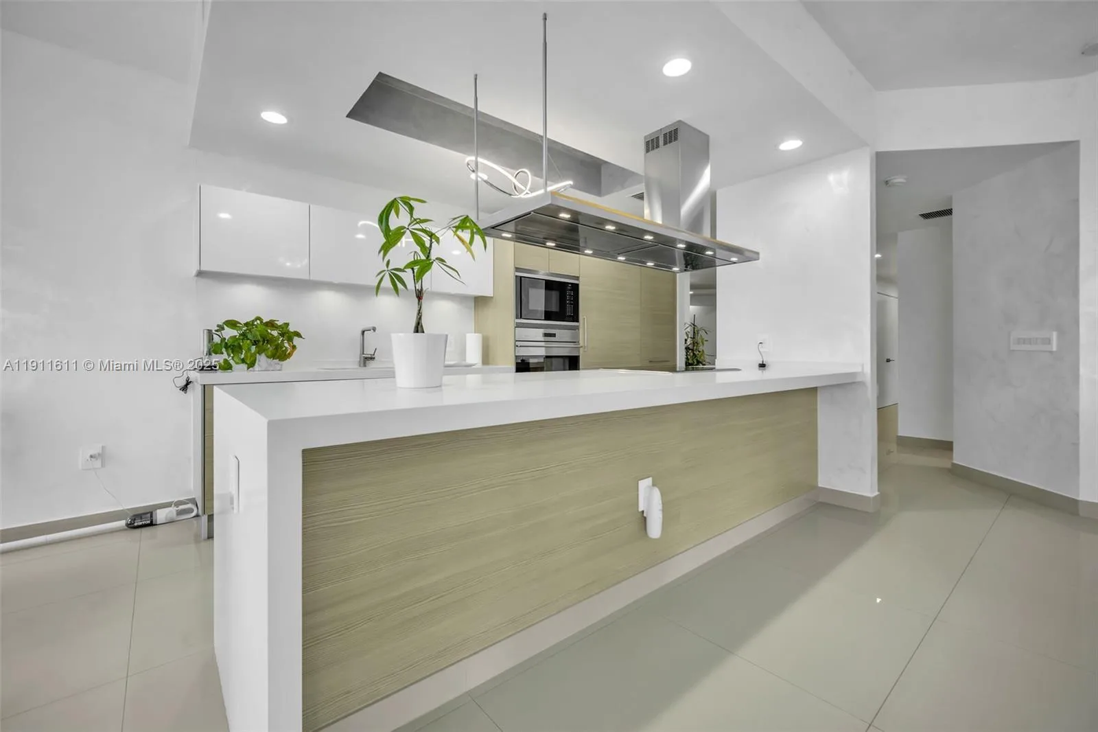 17301 Biscayne Blvd # 910, North Miami Beach, FL 33160 photo 5