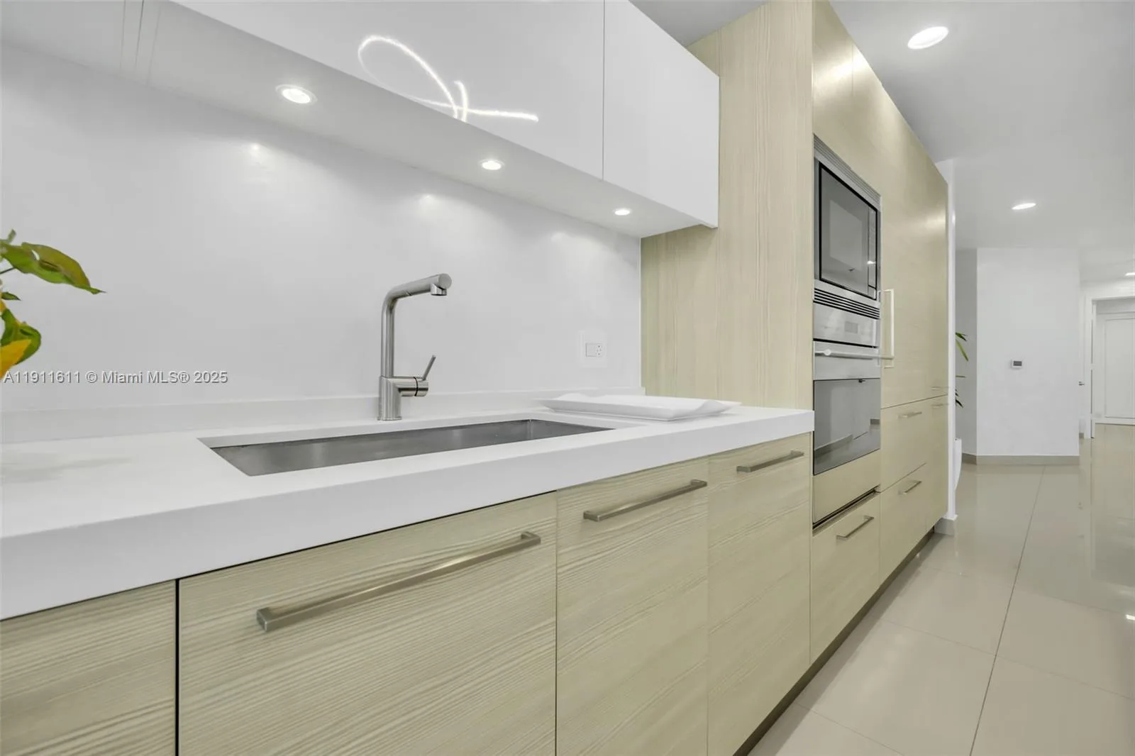 17301 Biscayne Blvd # 910, North Miami Beach, FL 33160 photo 7