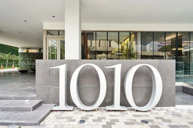 1010 Brickell Ave # 3506, Miami, FL 33131 photo 2