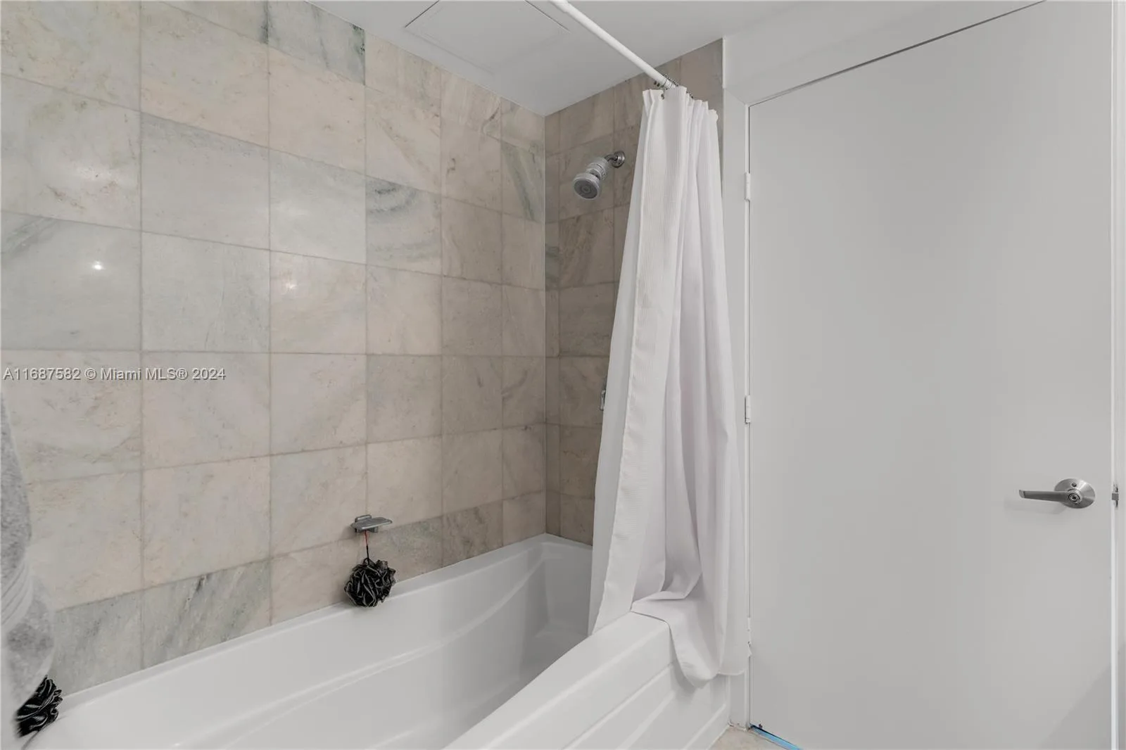 1060 Brickell Ave # 409, Miami, FL 33131 photo 12