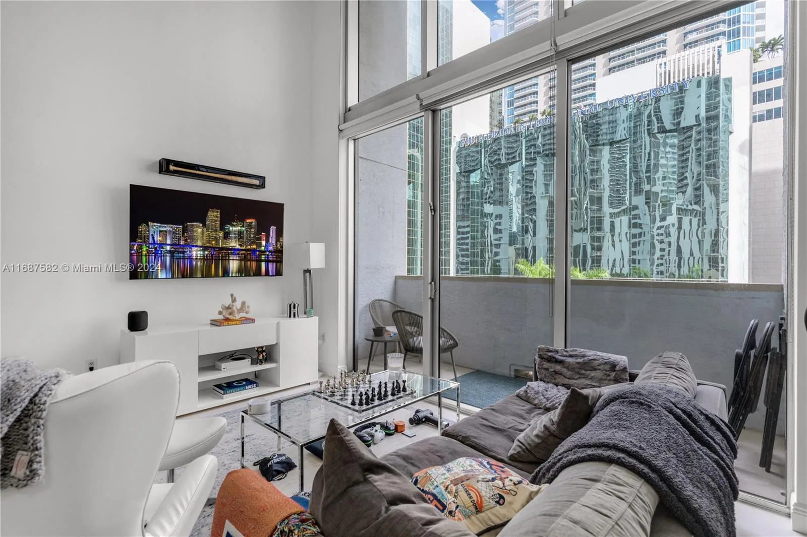 1060 Brickell Ave # 409, Miami, FL 33131 photo 3