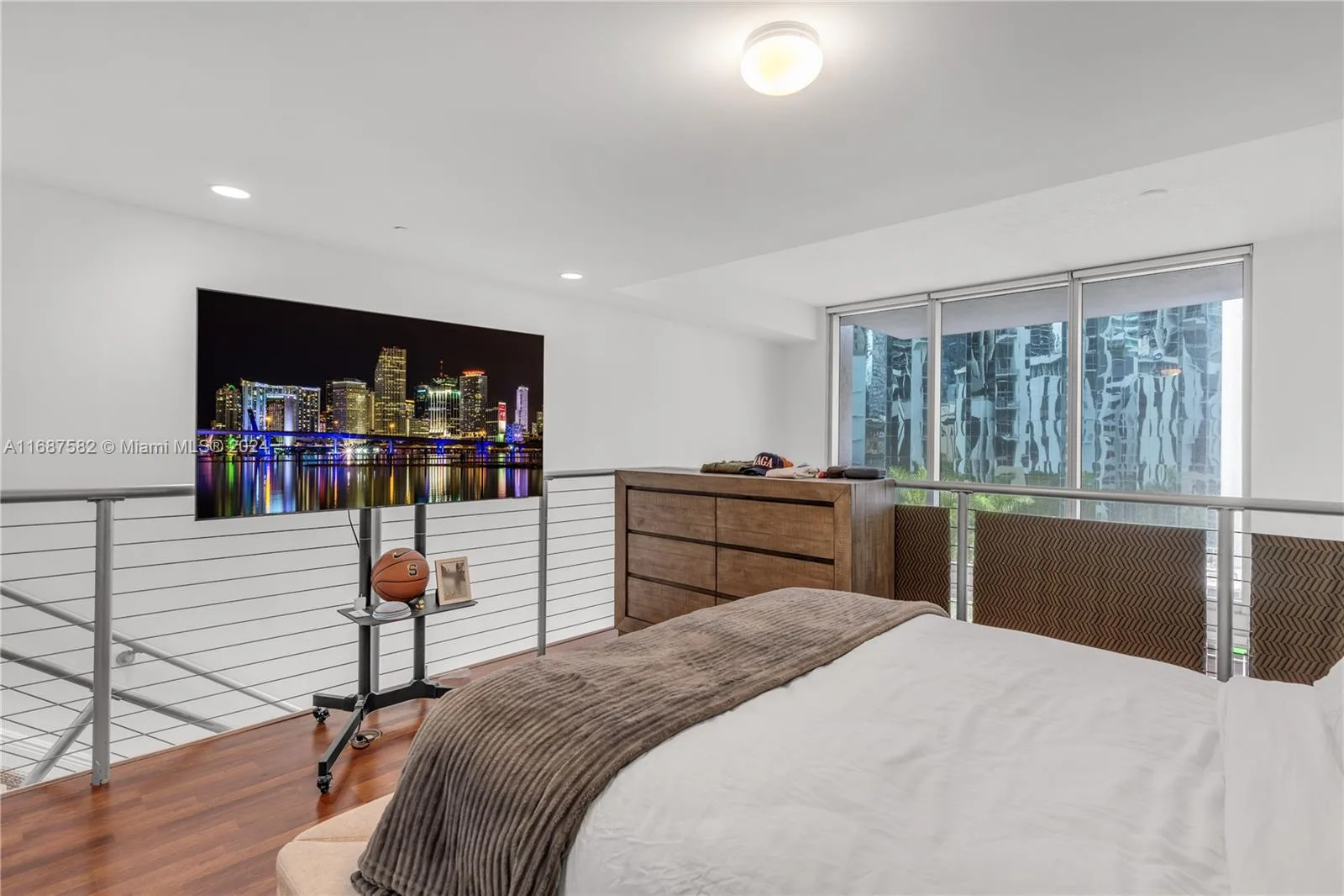 1060 Brickell Ave # 409, Miami, FL 33131 photo 9