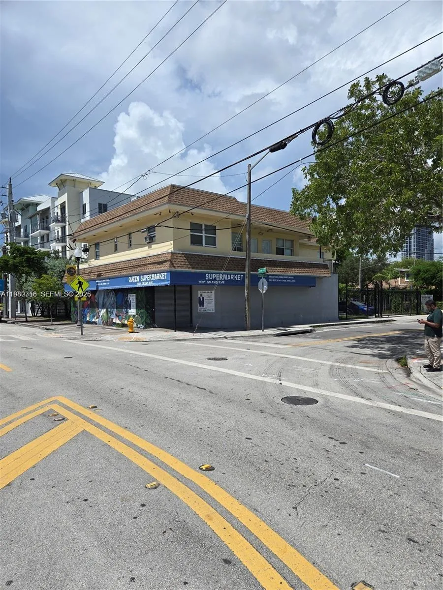 3380 Plaza St, Miami, FL 33133