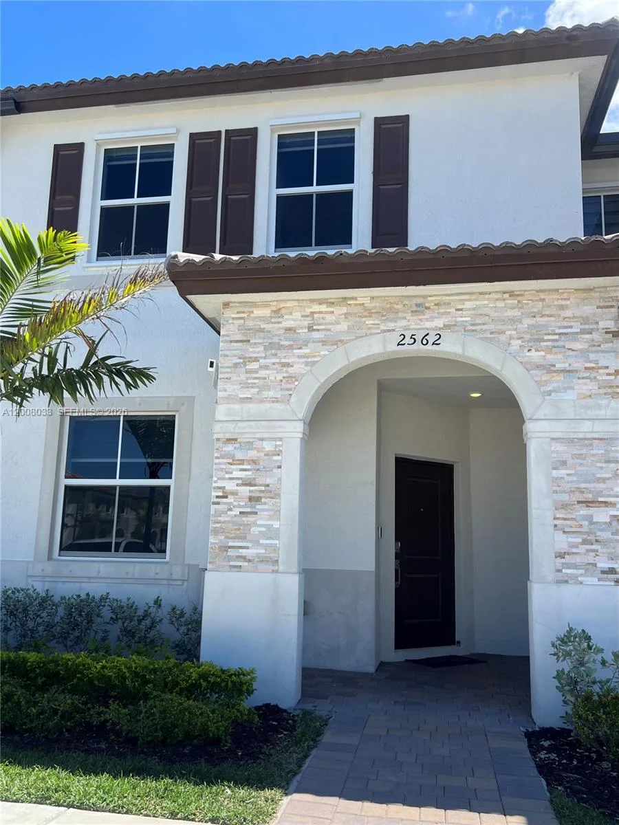 2562 SE 29th St, Homestead, FL 33035