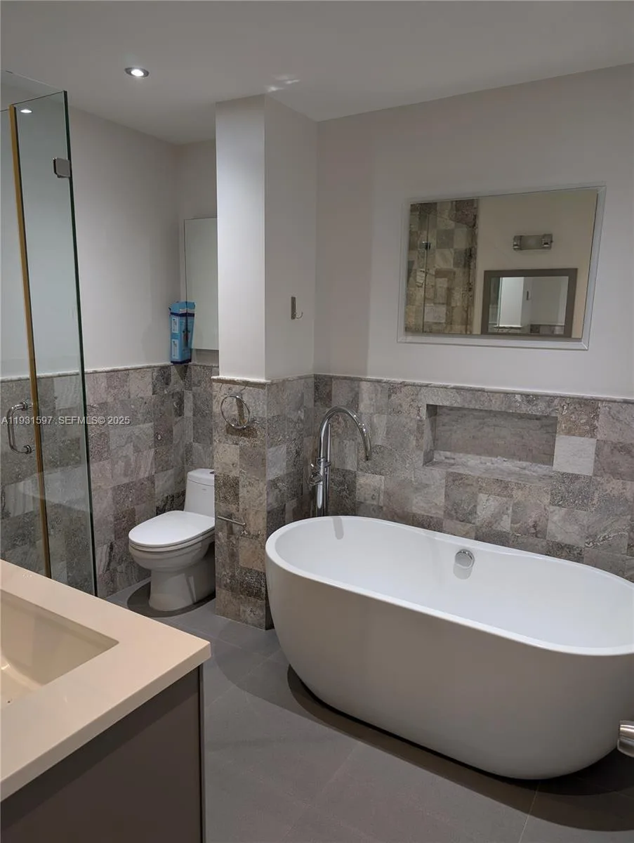 6061 Collins Ave # 4E, Miami Beach, FL 33140 photo 10