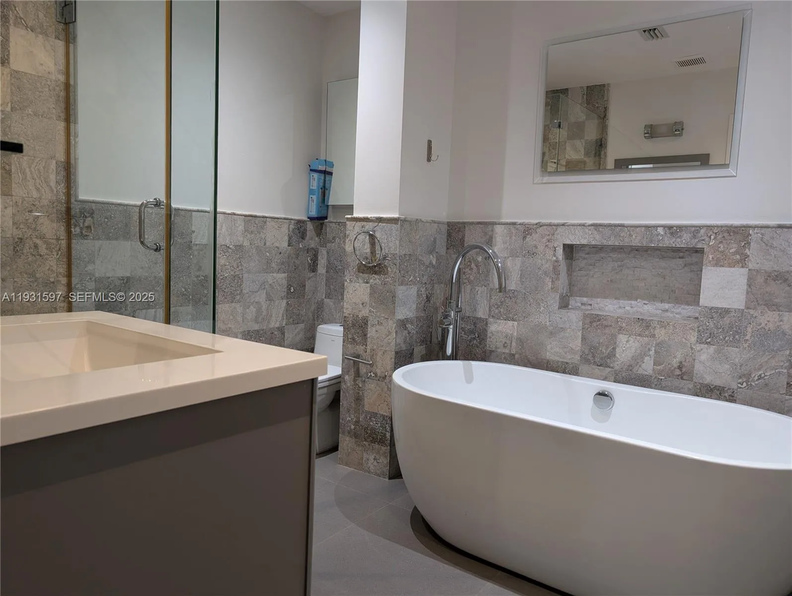 6061 Collins Ave # 4E, Miami Beach, FL 33140 photo 9