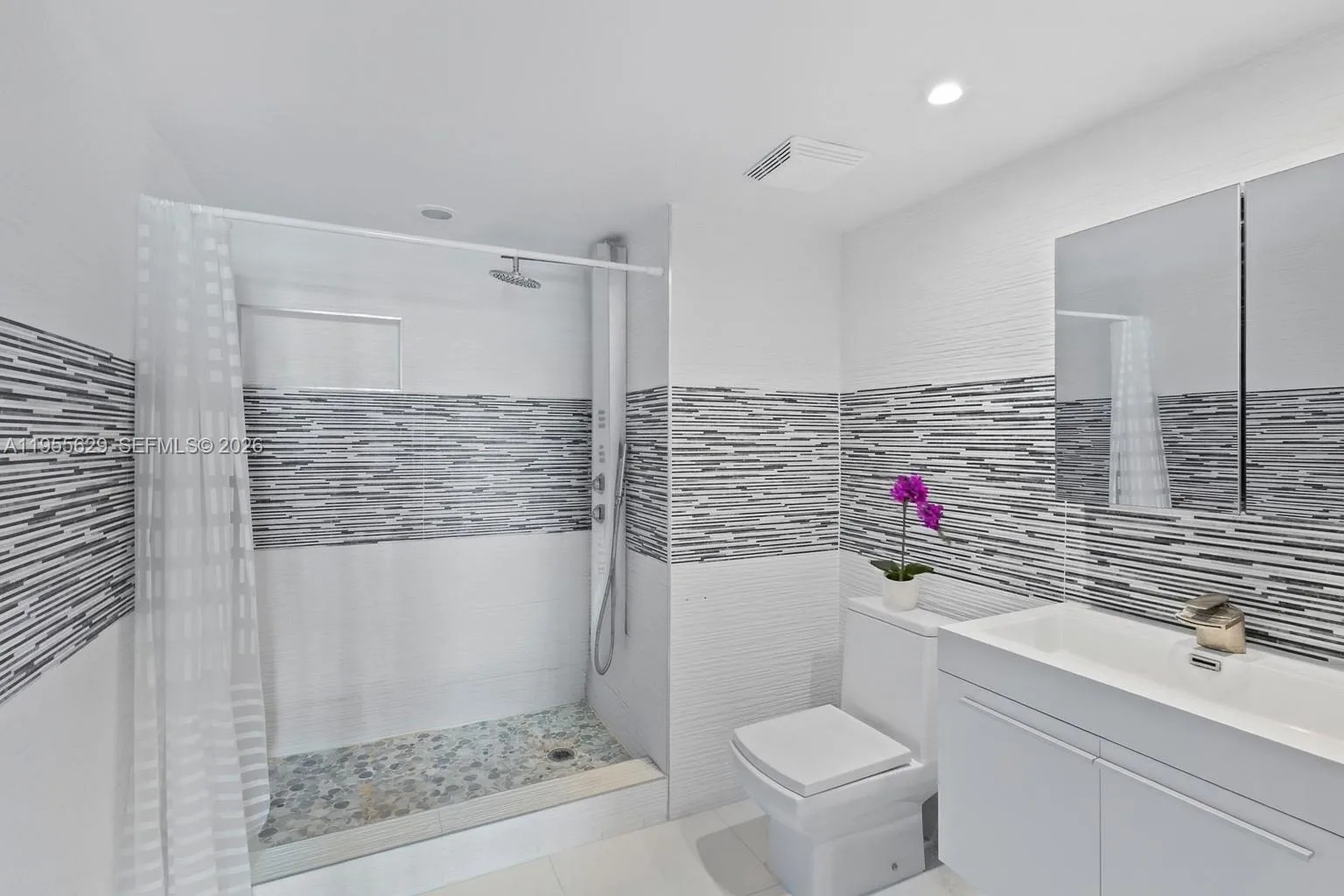 31 SE 5th St # 1803, Miami, FL 33131 photo 11