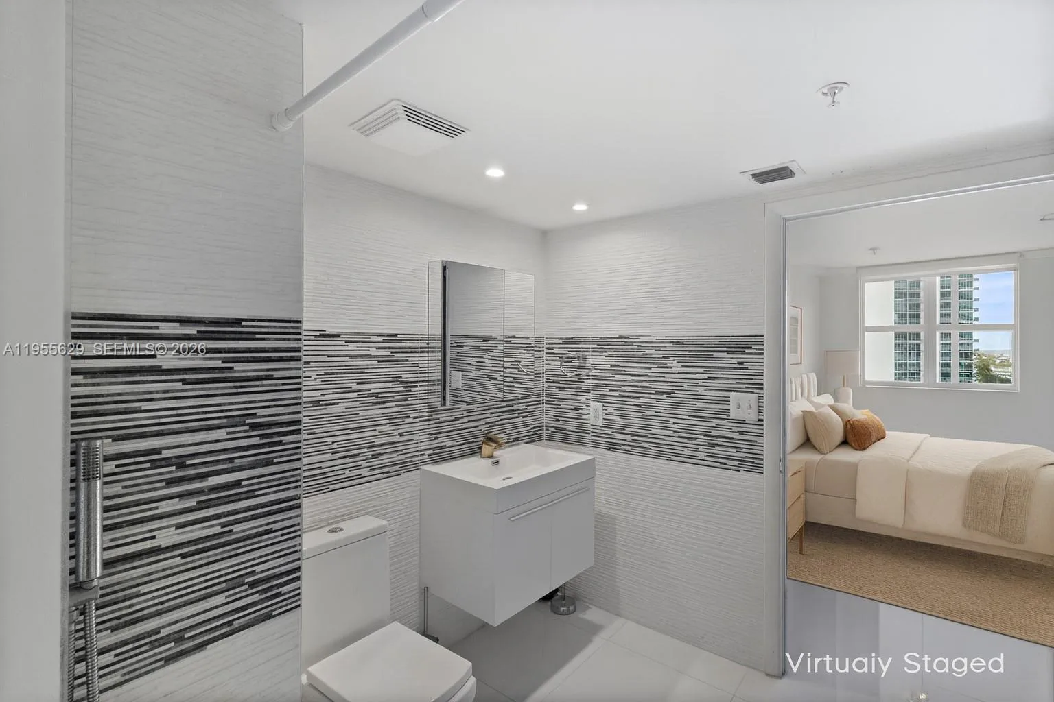 31 SE 5th St # 1803, Miami, FL 33131 photo 12