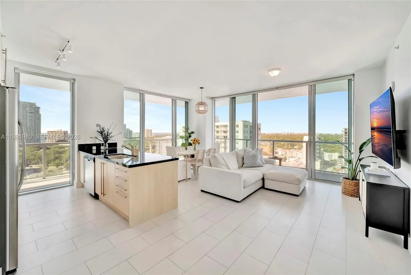 79 SW 12th St # 2201-S, Miami, FL 33130