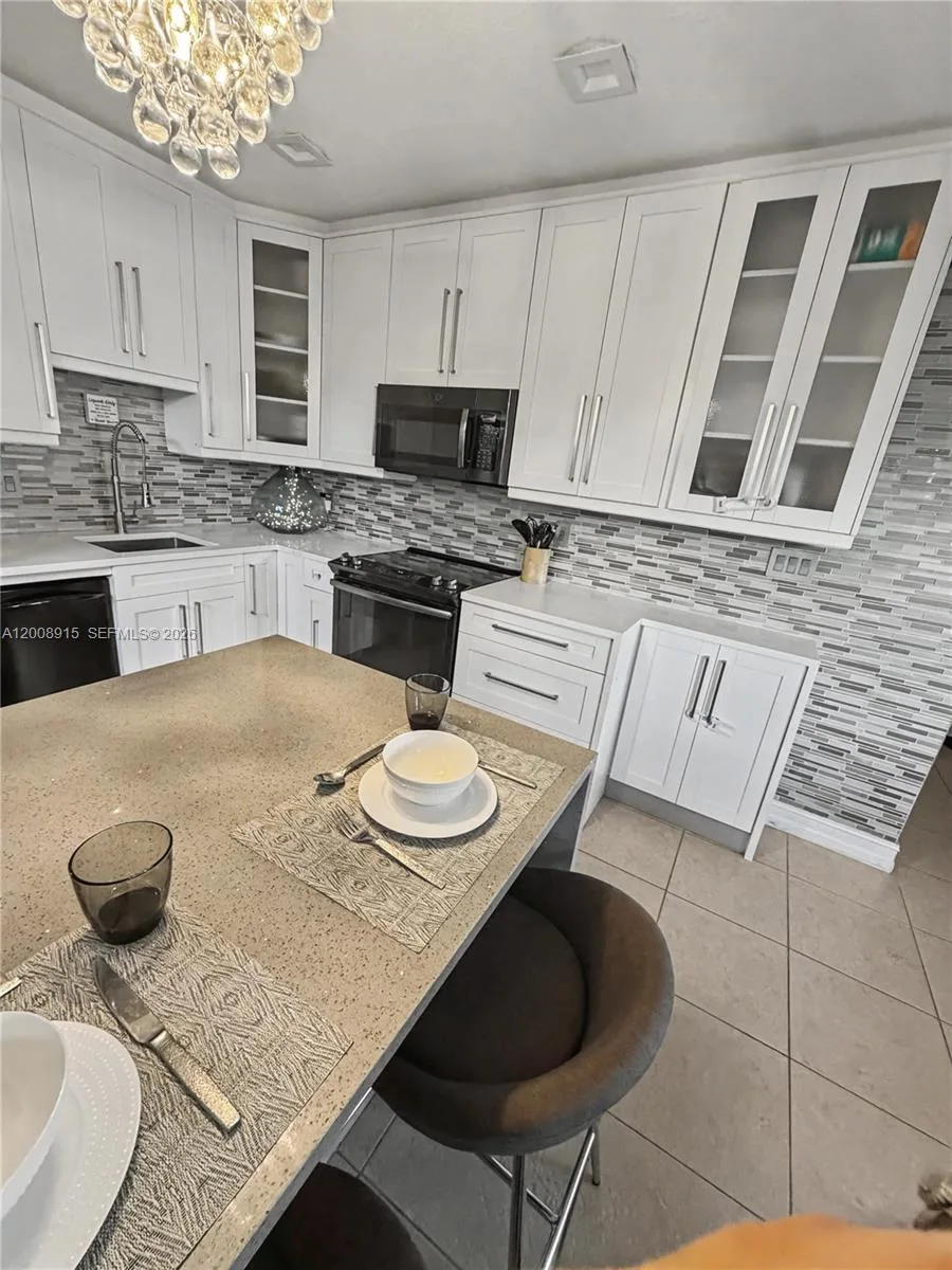1423 Holly Heights Dr # 11, Fort Lauderdale, FL 33304 photo 3