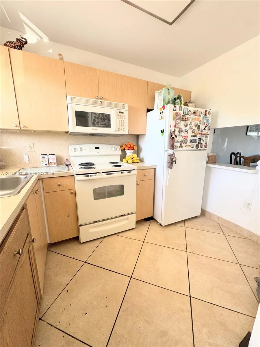 8130 Sunrise Lakes Blvd # 202, Sunrise, FL 33322