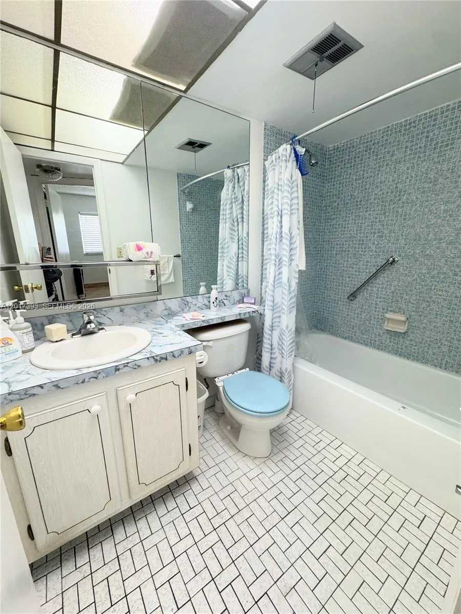 8130 Sunrise Lakes Blvd # 202, Sunrise, FL 33322 photo 9