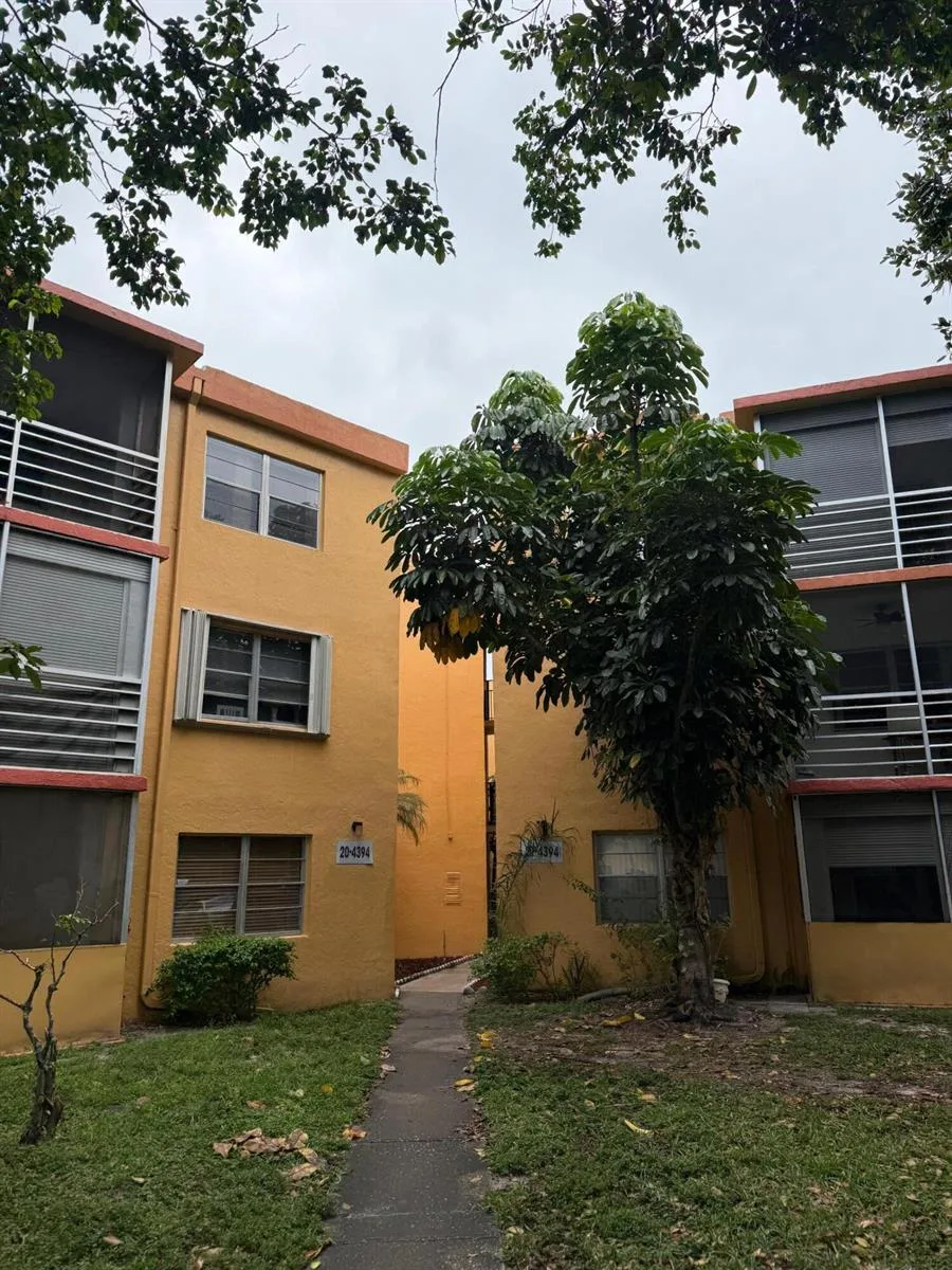 4394 NW 9th Avenue # 20-1a, Pompano Beach, FL 33064