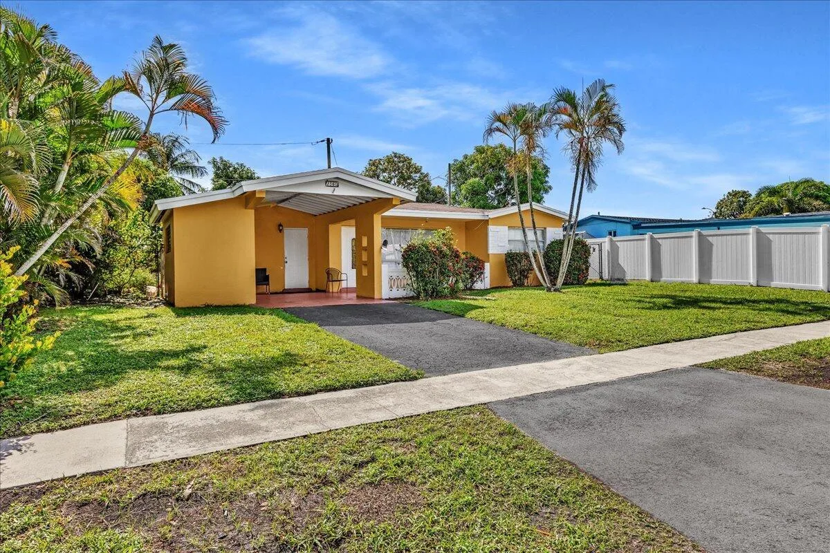 3560 NW 34th Way, Lauderdale Lakes, FL 33309