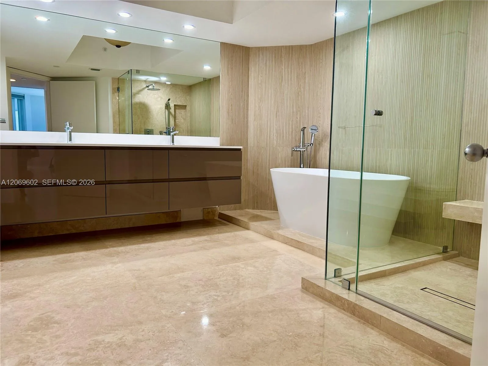 21055 Yacht Club Dr # 2710, Aventura, FL 33180 photo 10