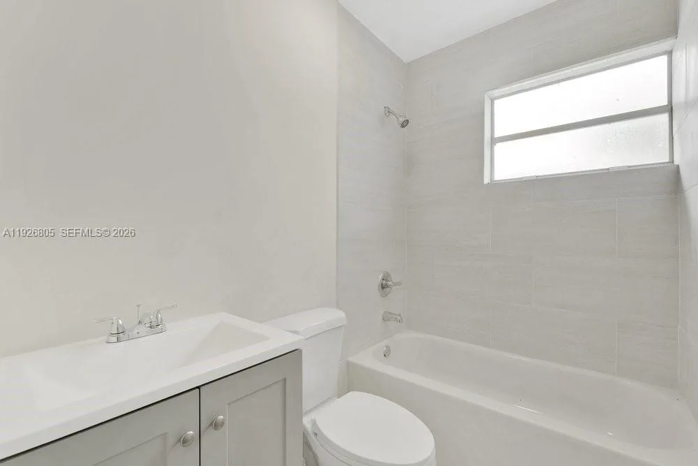 417 SW 3rd St, Hallandale Beach, FL 33009 photo 13