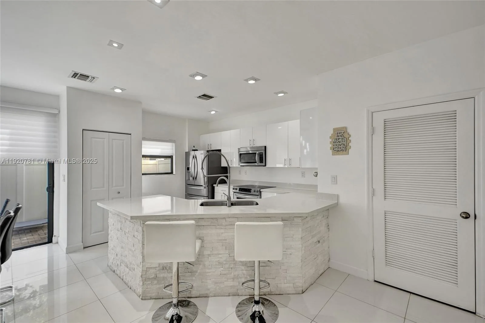 377 NE 194th Ter, Miami, FL 33179 photo 6