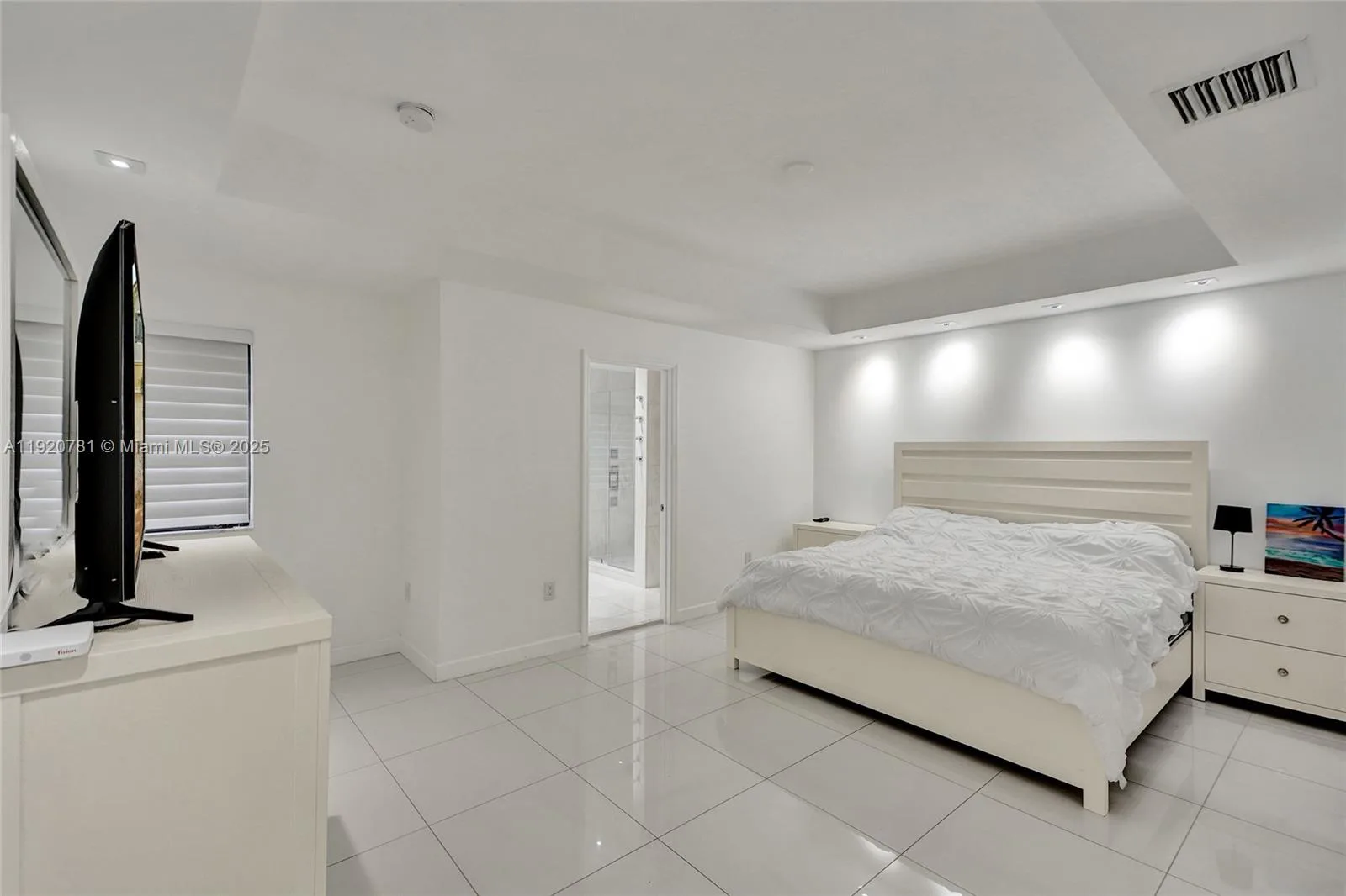 377 NE 194th Ter, Miami, FL 33179 photo 9