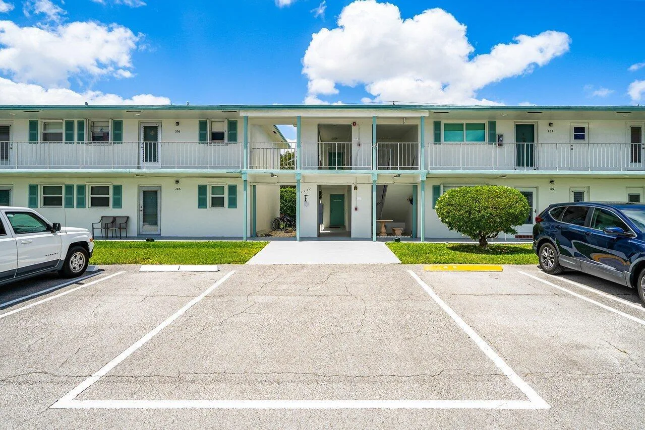 1117 Lake Terrace # 207, Boynton Beach, FL 33426