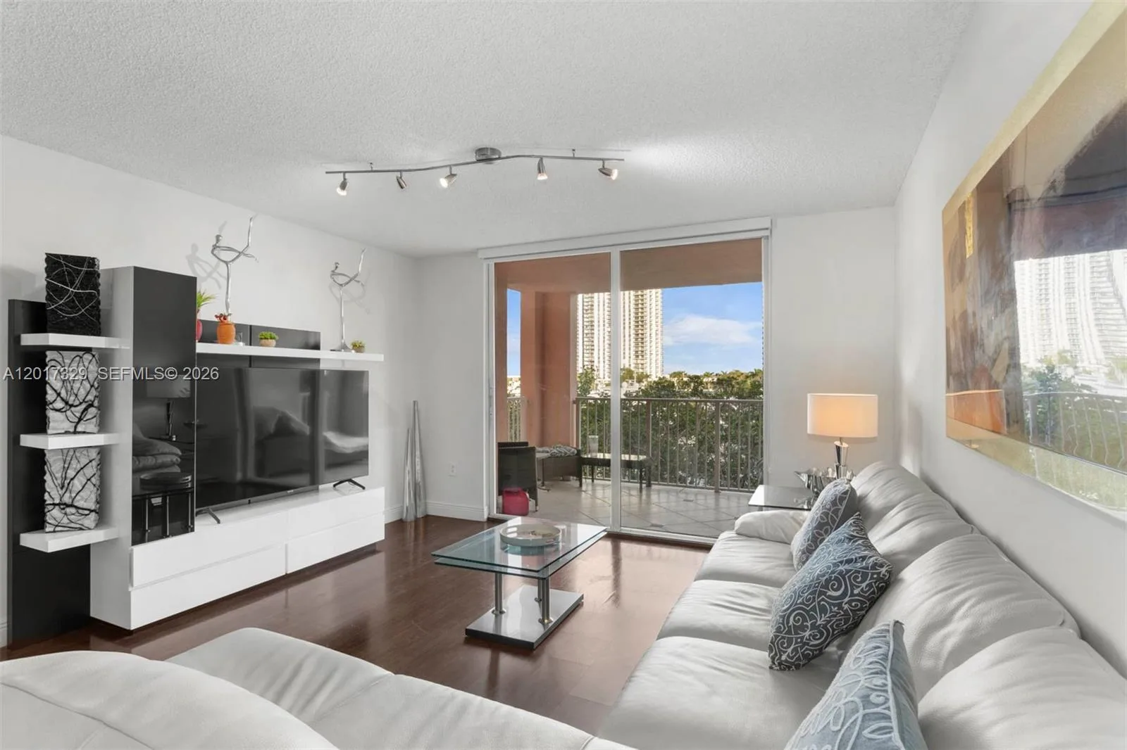 19655 E Country Club Dr # 6304, Aventura, FL 33180 photo 2