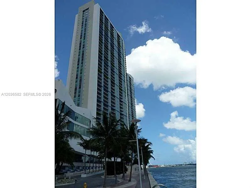 335 BISCAYNE BL # 4200, Miami, FL 33131