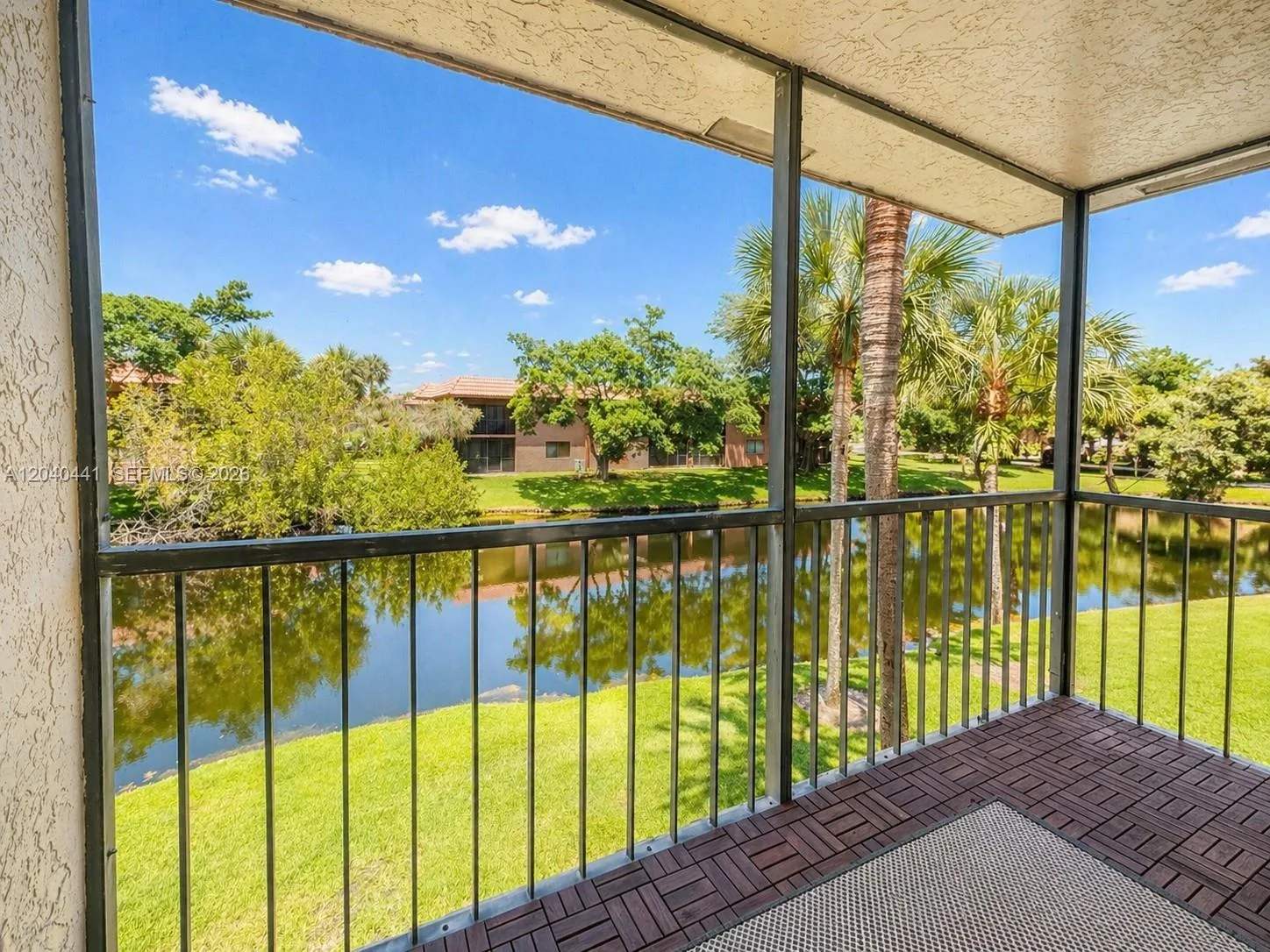 305 Lakeview Dr # 204, Weston, FL 33326
