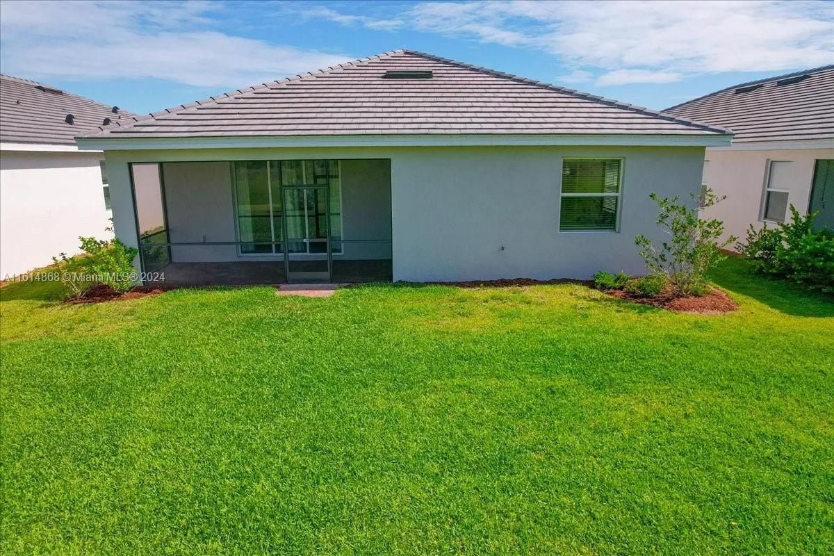 3693 Passion Vine Dr, Other City - In The State Of Florida, FL 33920 photo 4