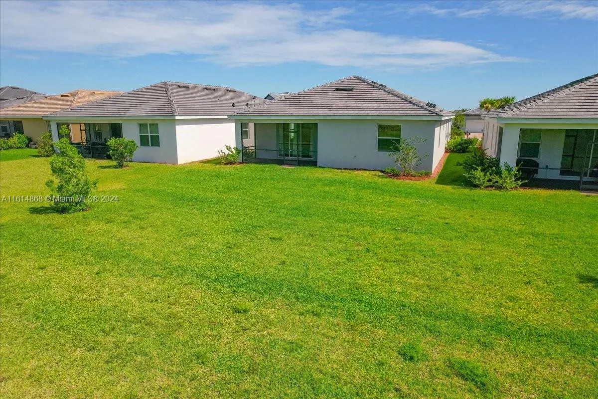3693 Passion Vine Dr, Other City - In The State Of Florida, FL 33920 photo 5