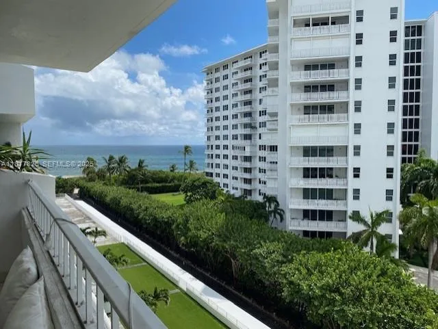 199 Ocean Lane Dr # 707, Key Biscayne, FL 33149