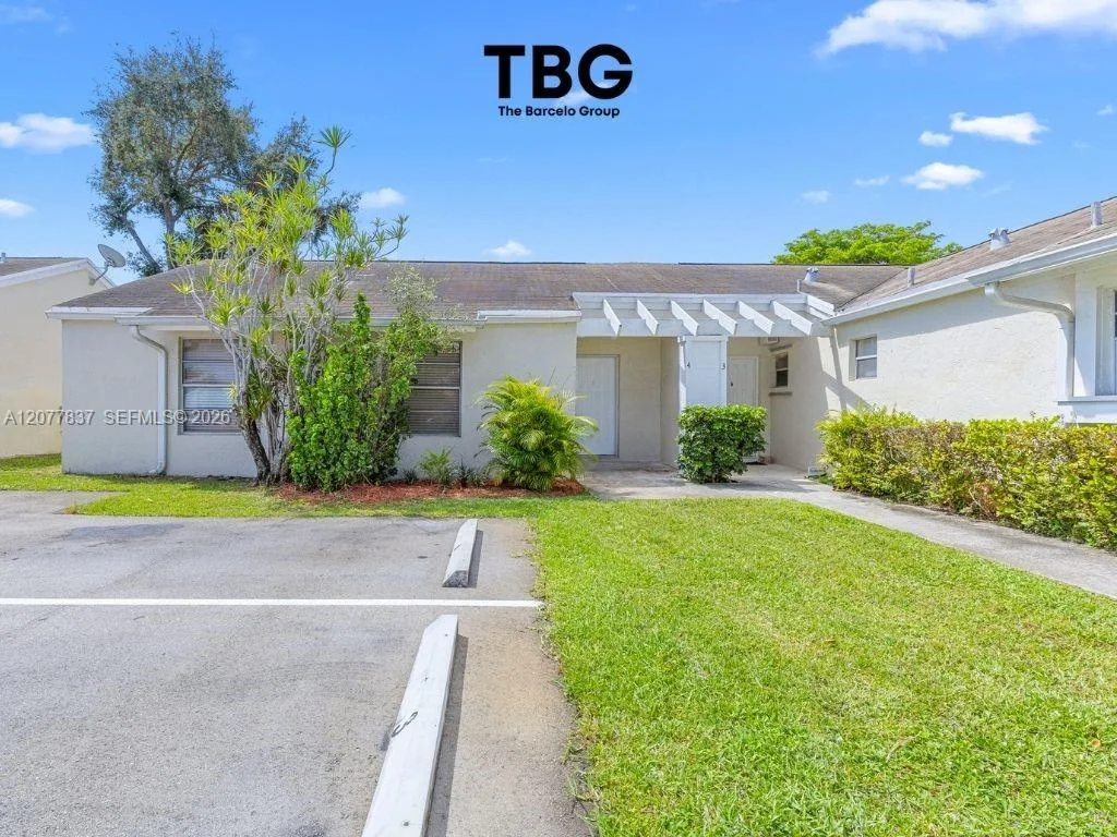 886 NE 214th Ln # 4, Miami, FL 33179