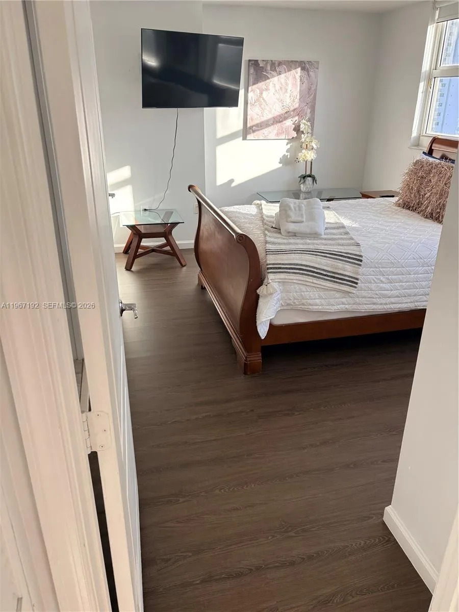 1200 Brickell Bay Dr # 3923, Miami, FL 33131 photo 13