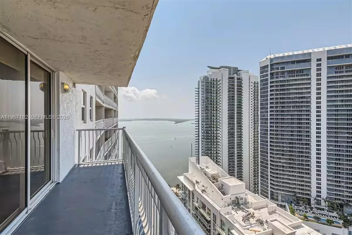 1200 Brickell Bay Dr # 3923, Miami, FL 33131 photo 3