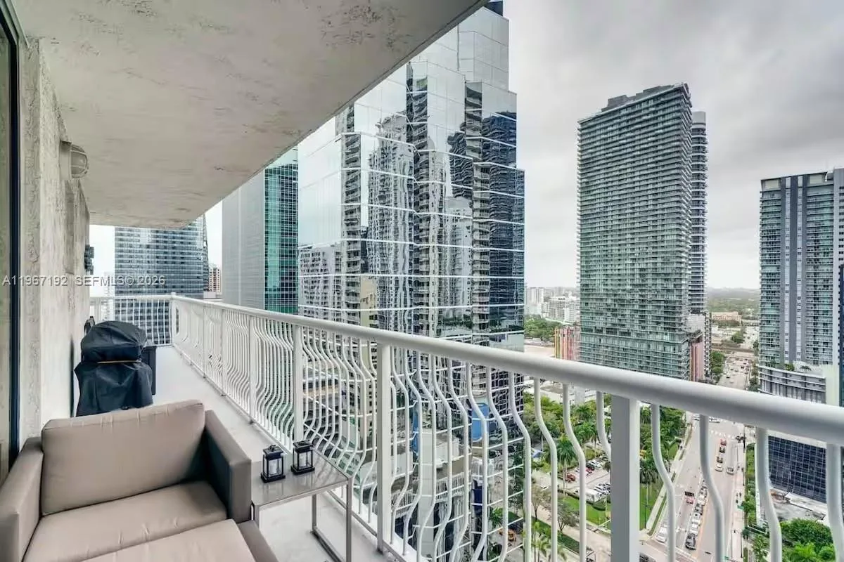 1200 Brickell Bay Dr # 3923, Miami, FL 33131 photo 4
