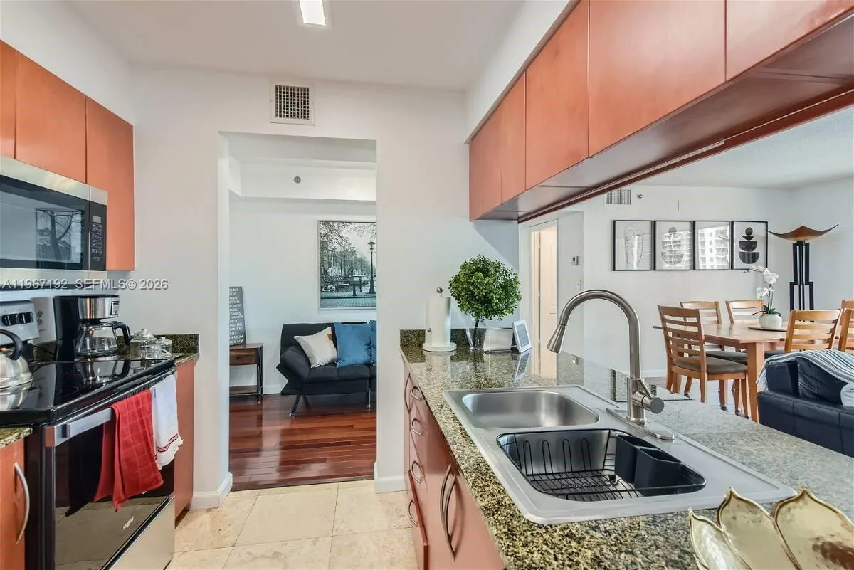 1200 Brickell Bay Dr # 3923, Miami, FL 33131 photo 8