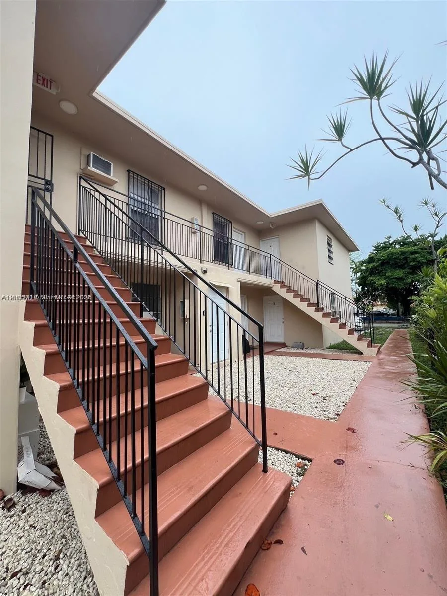 1619 NW 1st St # 4, Miami, FL 33125