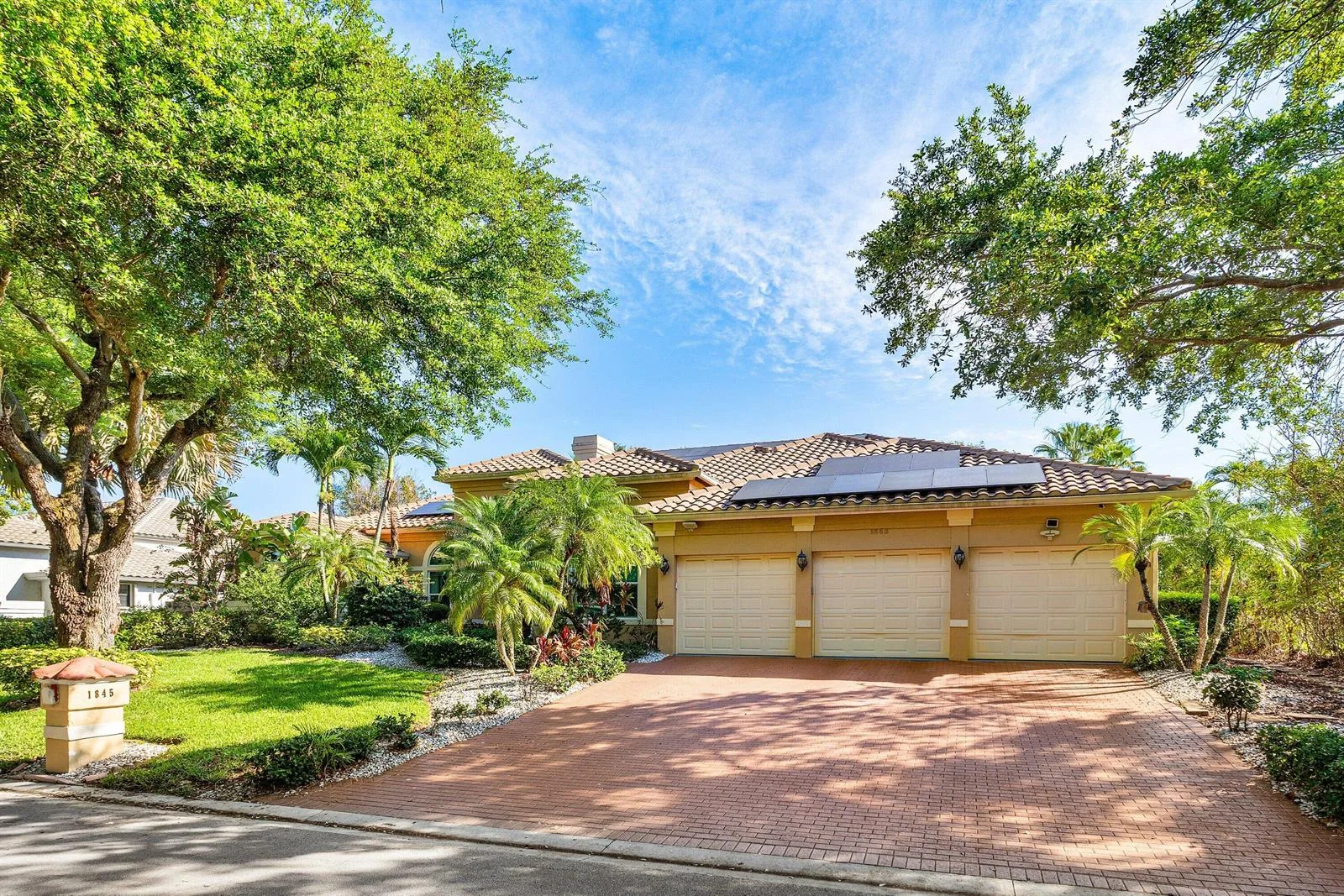 1845 EAGLE TRACE Boulevard, Coral Springs, FL 33071 photo 2
