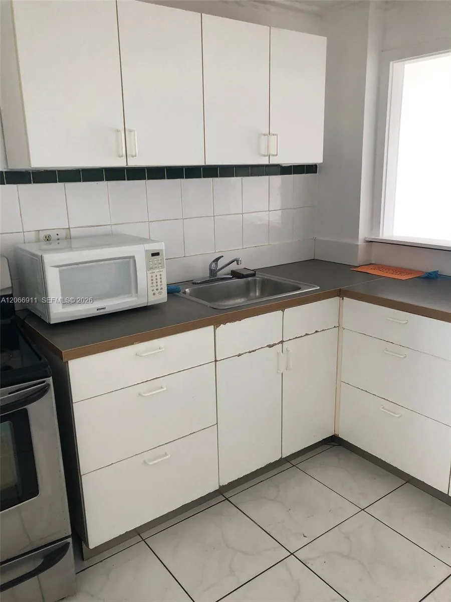 220 SW 9th Ave # 201, Hallandale Beach, FL 33009