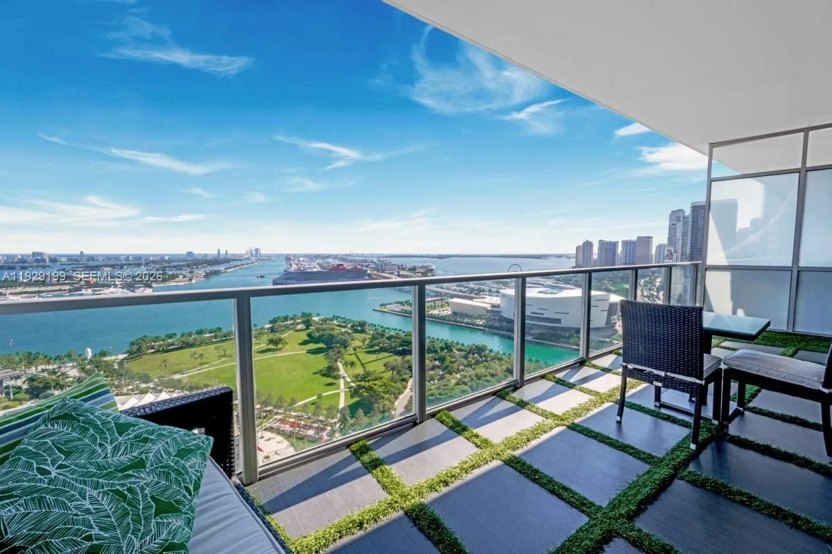 1100 Biscayne Blvd # 3104, Miami, FL 33132