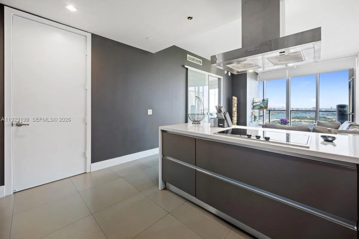 1100 Biscayne Blvd # 3104, Miami, FL 33132 photo 3