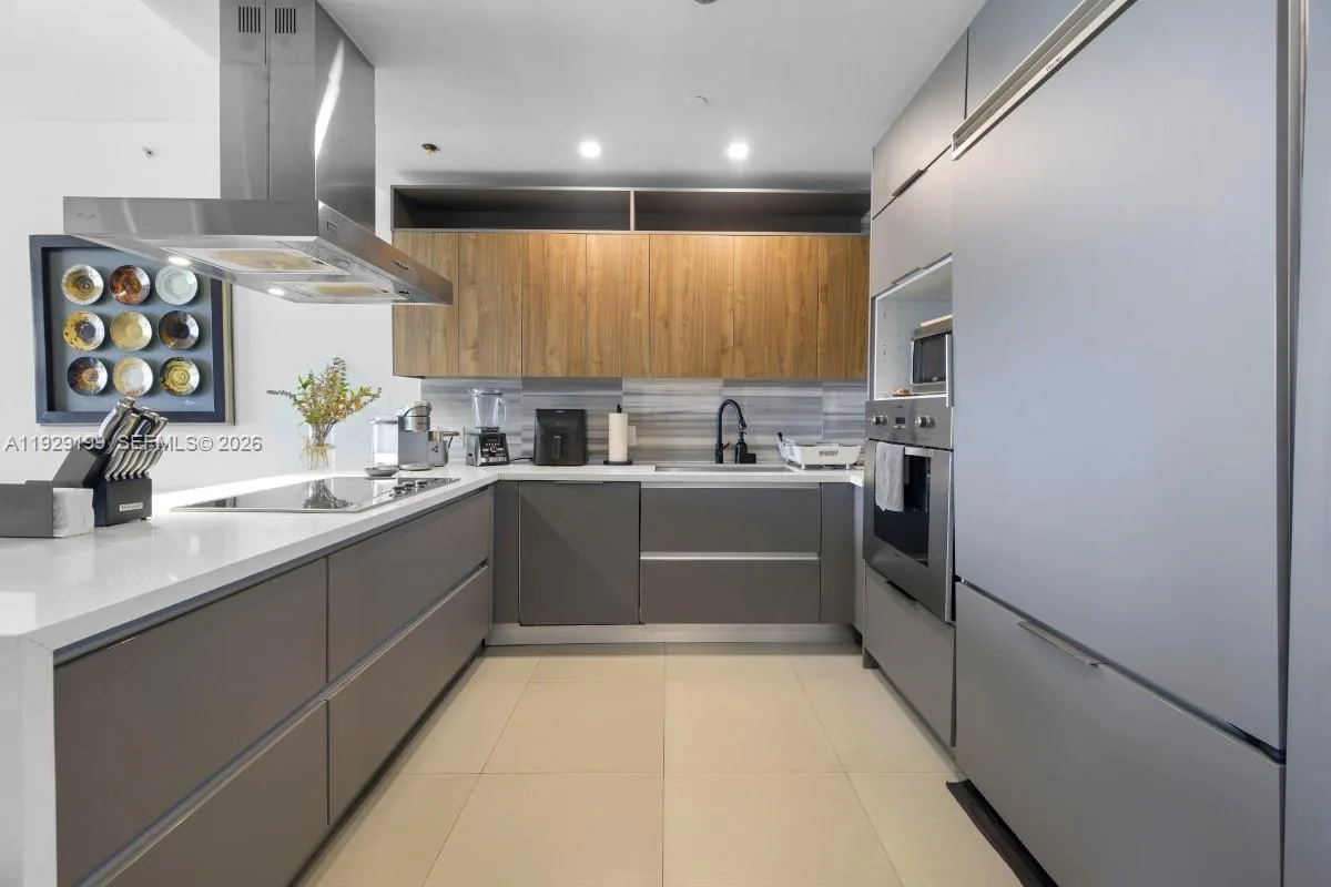 1100 Biscayne Blvd # 3104, Miami, FL 33132 photo 4