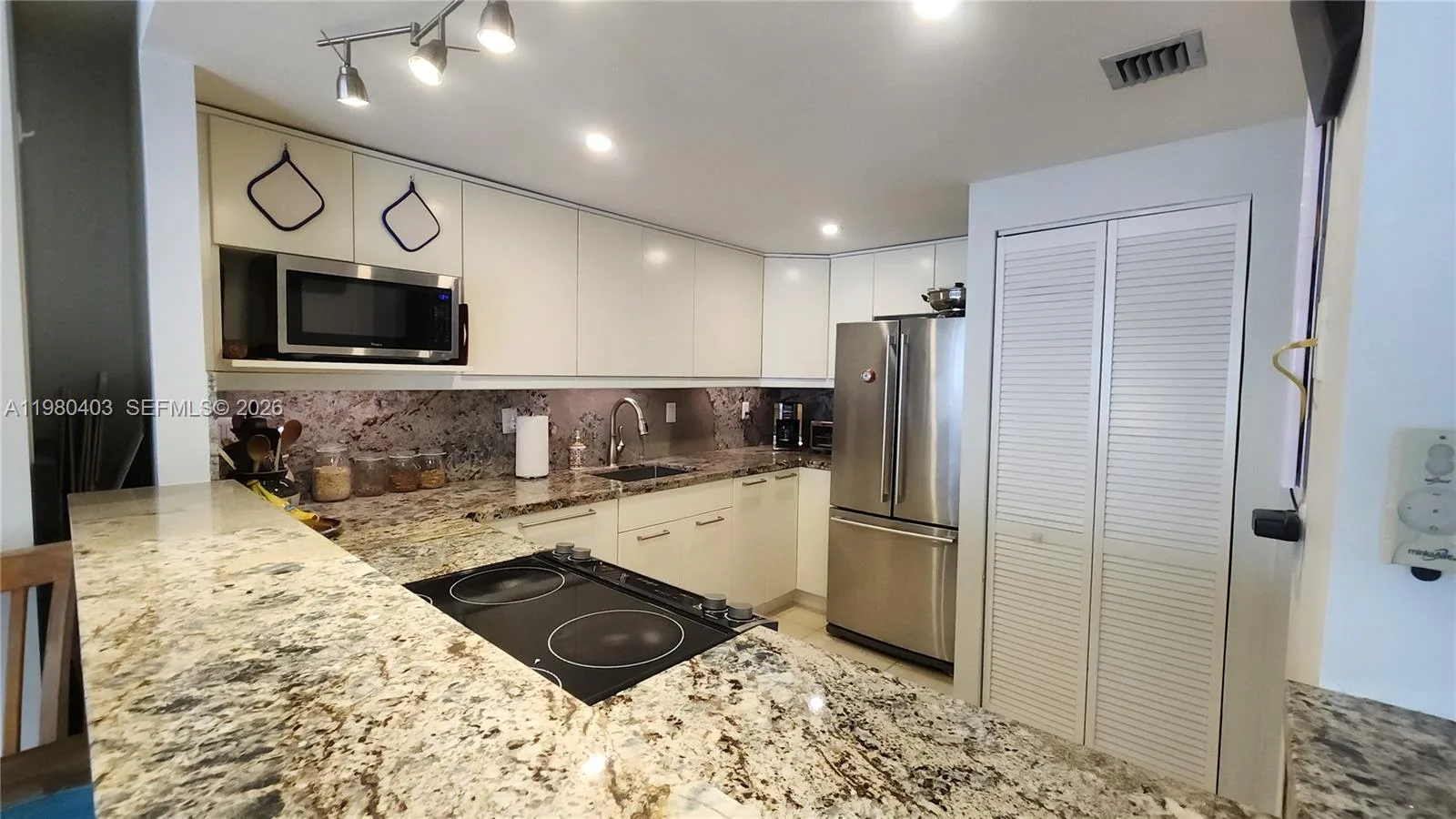 1901 Brickell Ave # B1407, Miami, FL 33129 photo 13