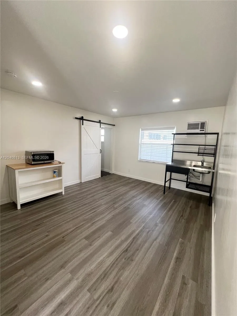 1015 SW 4th Ave # B, Fort Lauderdale, FL 33315
