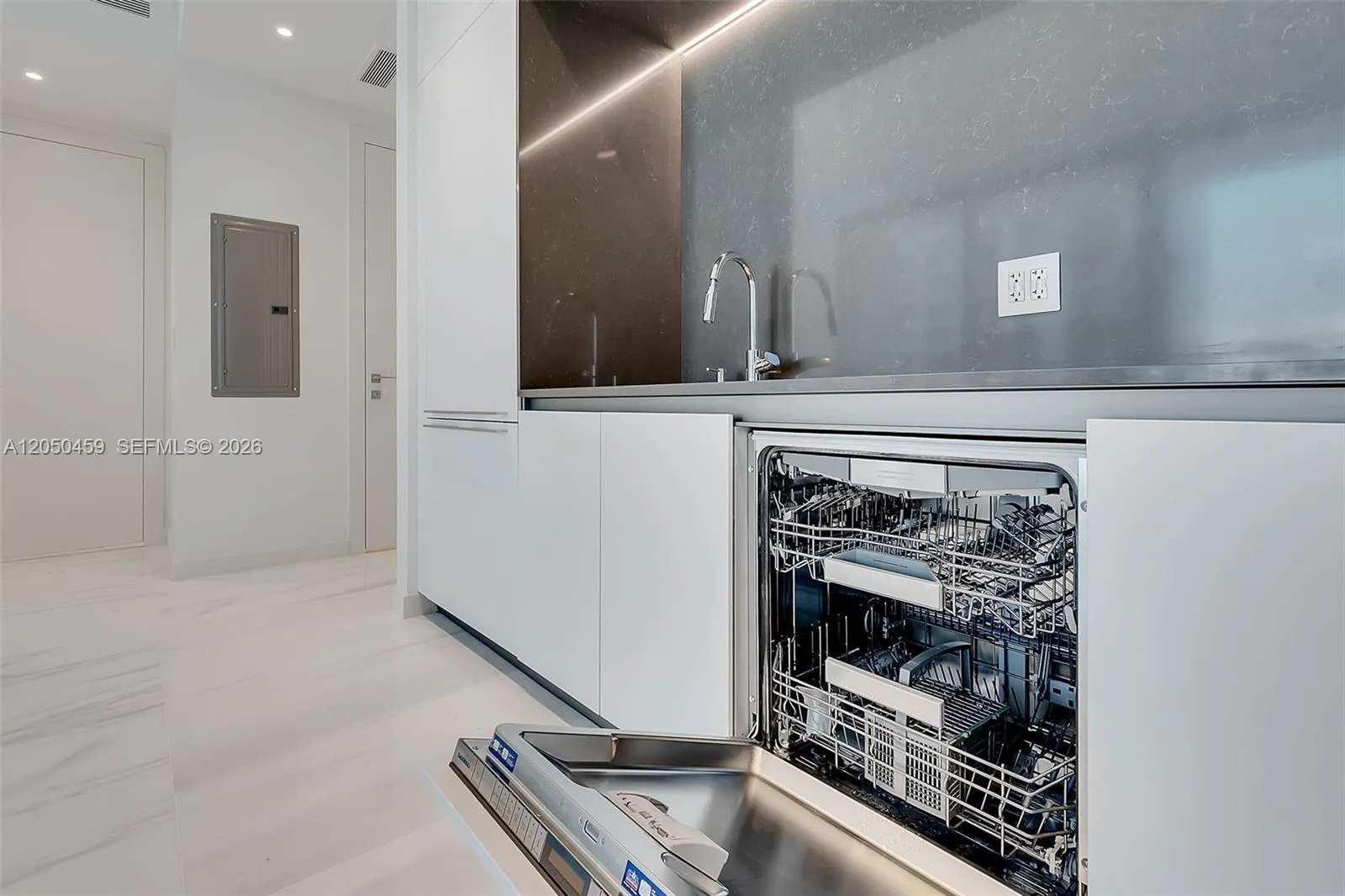 300 Biscayne Boulevard Way # 3008W, Miami, FL 33131 photo 5